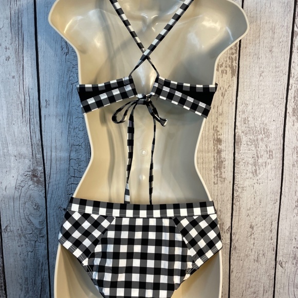 Oakley 2 pc Bikini size medium. - Picture 13 of 13